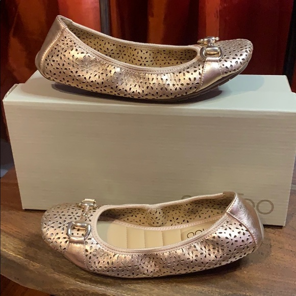Me Too Rose Gold Lunas NWT size 4.5 - Picture 1 of 5